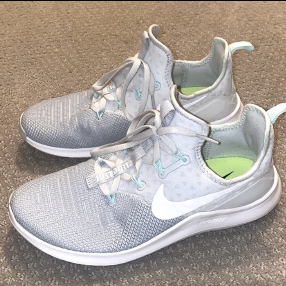 Wore once! Women’s Nike Athletic Shoes